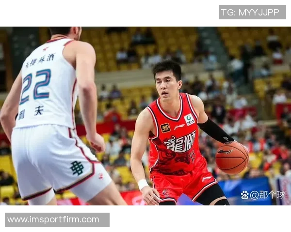 郭艾伦重返训练场广州龙狮迎来熟悉的帅气身影引发球迷热议