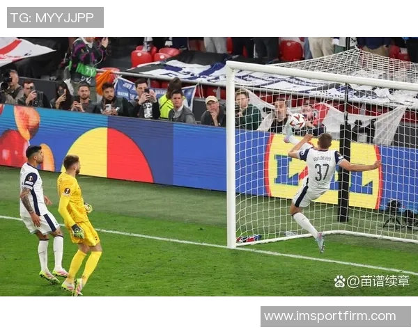 差点出事！热刺后场出球被断，勒温得球后扫射高出横梁