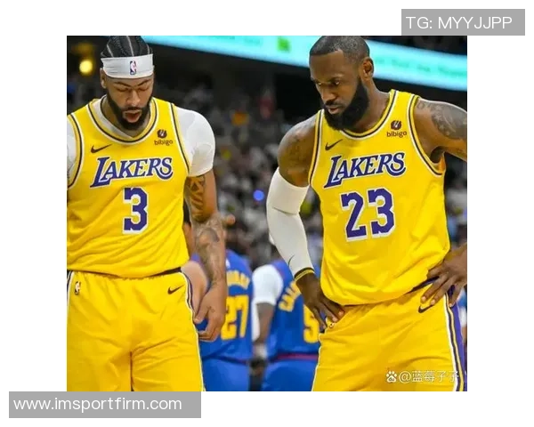 詹姆斯谈防守策略愿意放中距离两分太阳队表现出色投篮命中率高