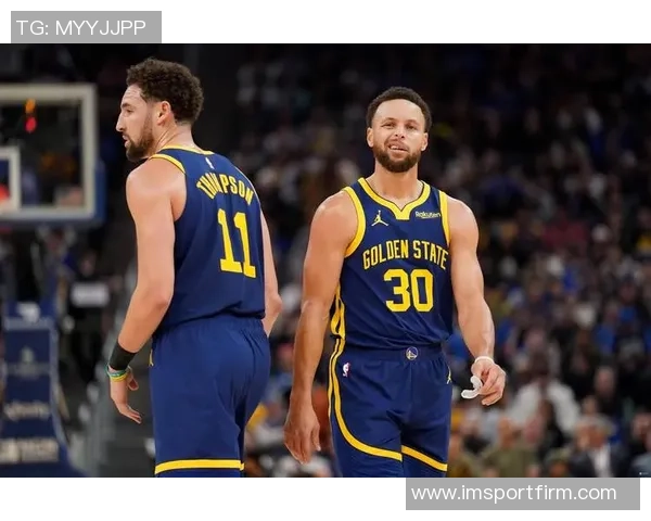 克莱汤普森生涯达成17000分里程碑临时总经理芬利亲自赠送比赛用球