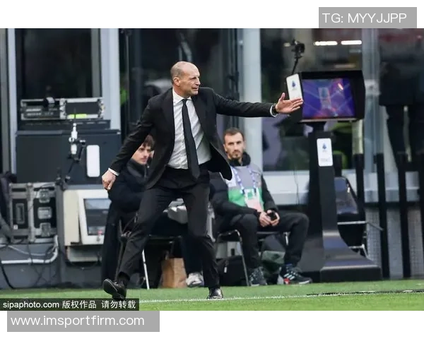 卡佩罗称赞阿莱格里为米兰带来秩序与平衡孔蒂则常在内部制造矛盾